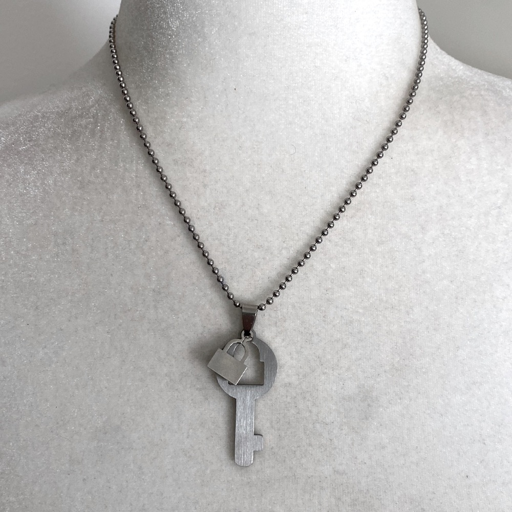 Anthropologie Silver Key and Lock Pendant Necklace - Men/Women #0015